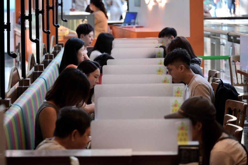 本港4月綜合消費物價指數按年升0.7%,較前月升幅加快0.2個百分點。