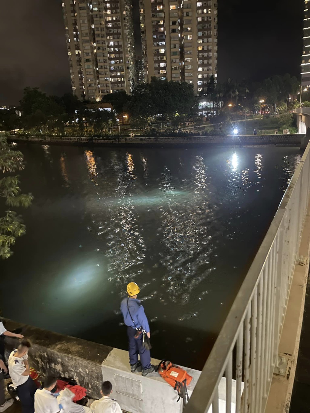 现场为沙田城门河畔近海鲜舫位置。香港突发事故报料区及讨论区FB