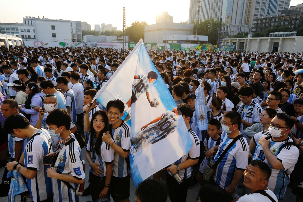 有超過50000名中國球迷入場觀賽。