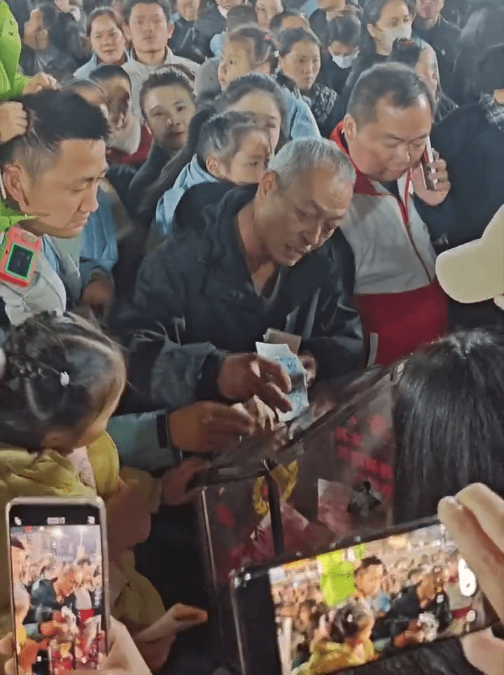 貴州榕江募捐馳援香港大埔災民。