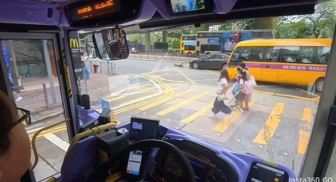 男子彈落地面。fb 車cam L（香港群組）  