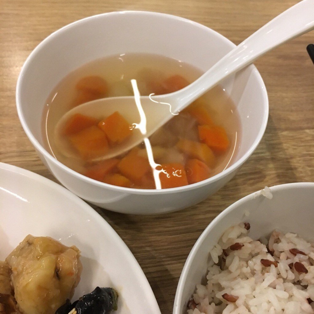 惠顾素食自助餐奉送素菜汤（图片来源：Openrice）