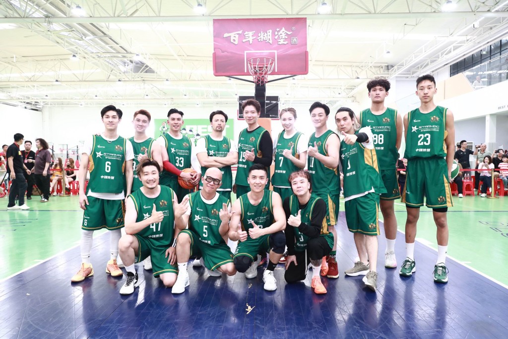 香港明星籃球隊「星BA」與來自廣州龍獅籃球俱樂部的U18球員的外援黎冠 廷和張家寶。