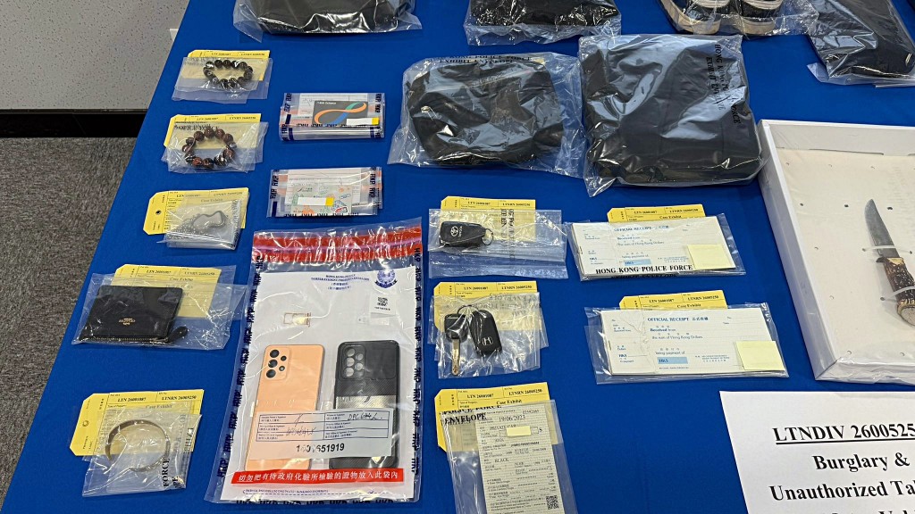 警方展示有關證物。 警方展示有關證物。