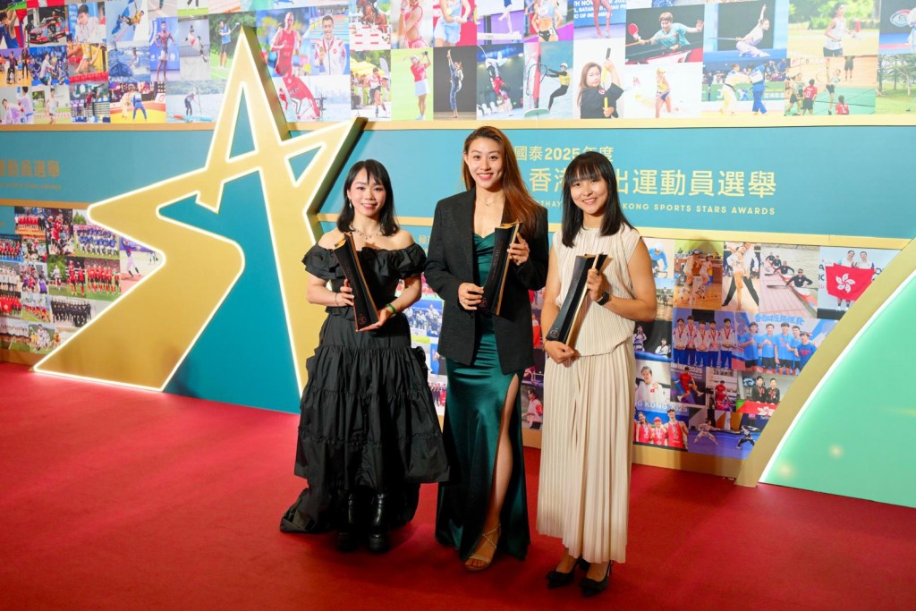 三位新鮮出爐的香港傑出女運動員：劉慕裳（左起） 、佘繕妡及李思穎。蘇正謙攝