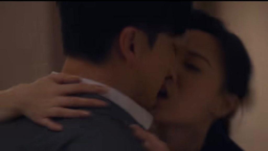 朱晨丽与方力申在预告片中激吻。