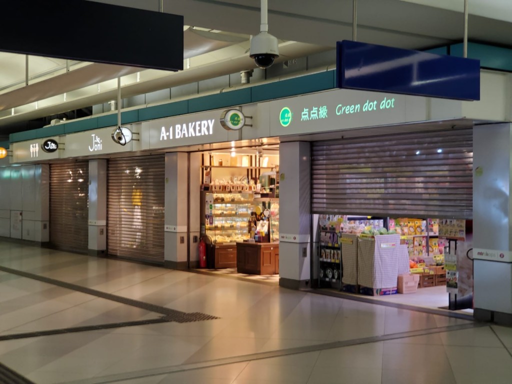 元朗站內店鋪陸續恢復業。