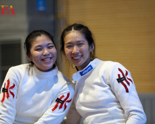 女重個人賽銅牌得主江旻憓(右)夥拍師妹何迪琳(左)、連翊希出戰女子團體賽，最後以第七名完成。中國擊劍協會圖片