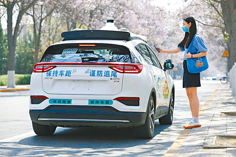 深圳日前通過《智能網聯汽車管理條例》，下月起自動駕駛能合法上路。