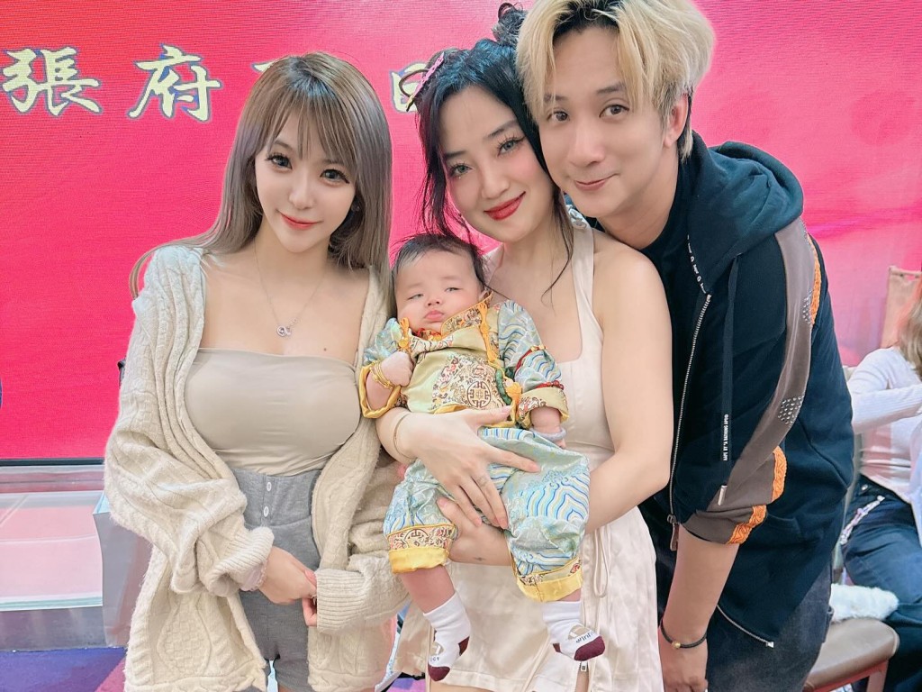 屯门娜娜的丈夫（右一）看来面容憔悴。