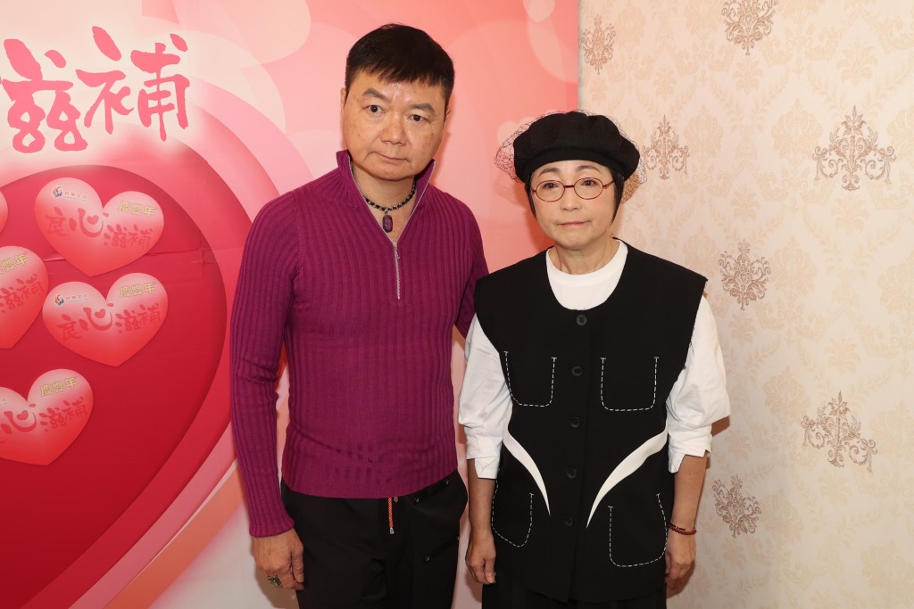 苑瓊丹別表示之前在街踫上艾威,雖然對方當時沒提到太太病況,但見他當時很落寞,談起才知這件事,所以協助艾威認識老闆。 苑瓊丹別表示之前在街踫上艾威,雖然對方當時沒提到太太病況,但見他當時很落寞,談起才知這件事,所以協助艾威認識老闆。