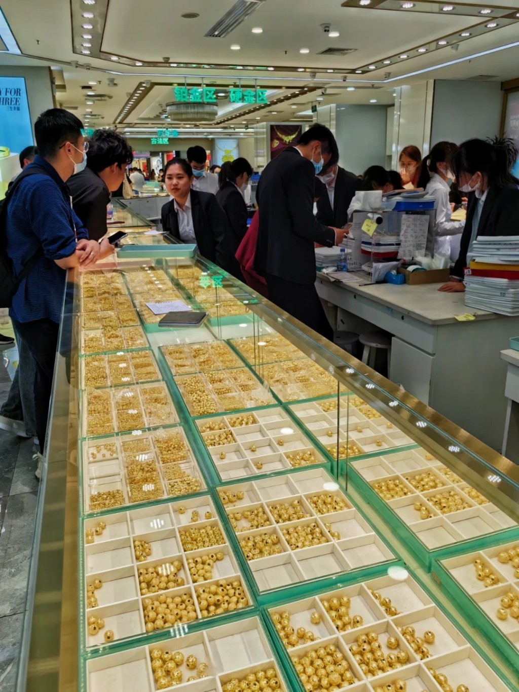 深圳水貝黃金市場，是深圳黃金的主要銷售點。小紅書