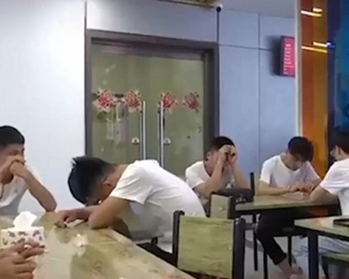 6名高考生最終錯過外語考試。網圖