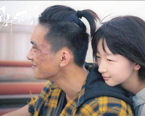 涉及校园暴力题材的中港合拍电影《少年的你》原定周四在内地上映，但突然宣布撤档改期。　网上图片
