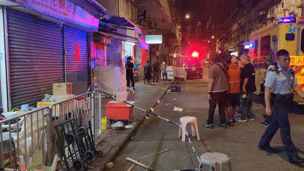 男事主於一間士多宵夜時遇襲。 男事主於一間士多宵夜時遇襲。