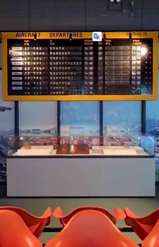 罗淑佩指若未见到旧启德国际机场航班状况展示牌，更应去参观“香港故事”展览。罗淑佩fb相片 