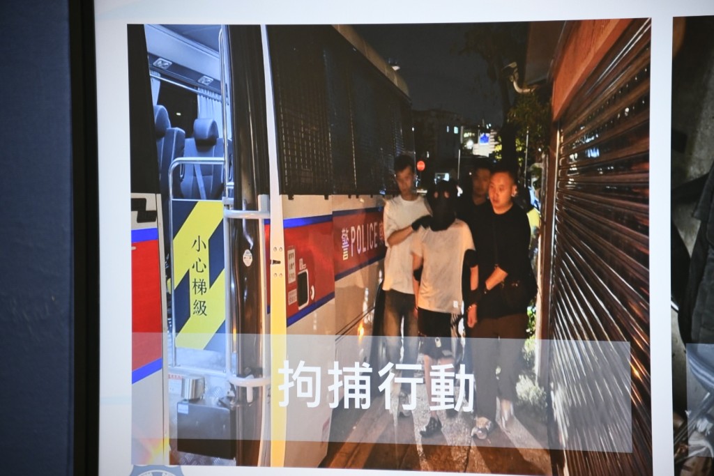 警方展示疑犯被捕時情況。