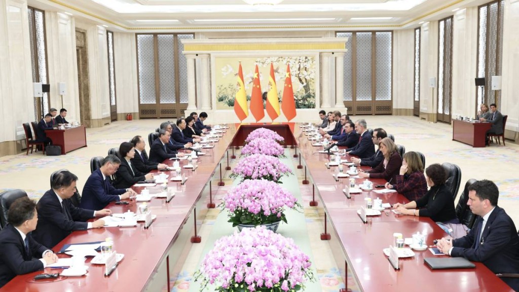 總理李強在北京會見訪華的西班牙國王費利佩六世。新華社