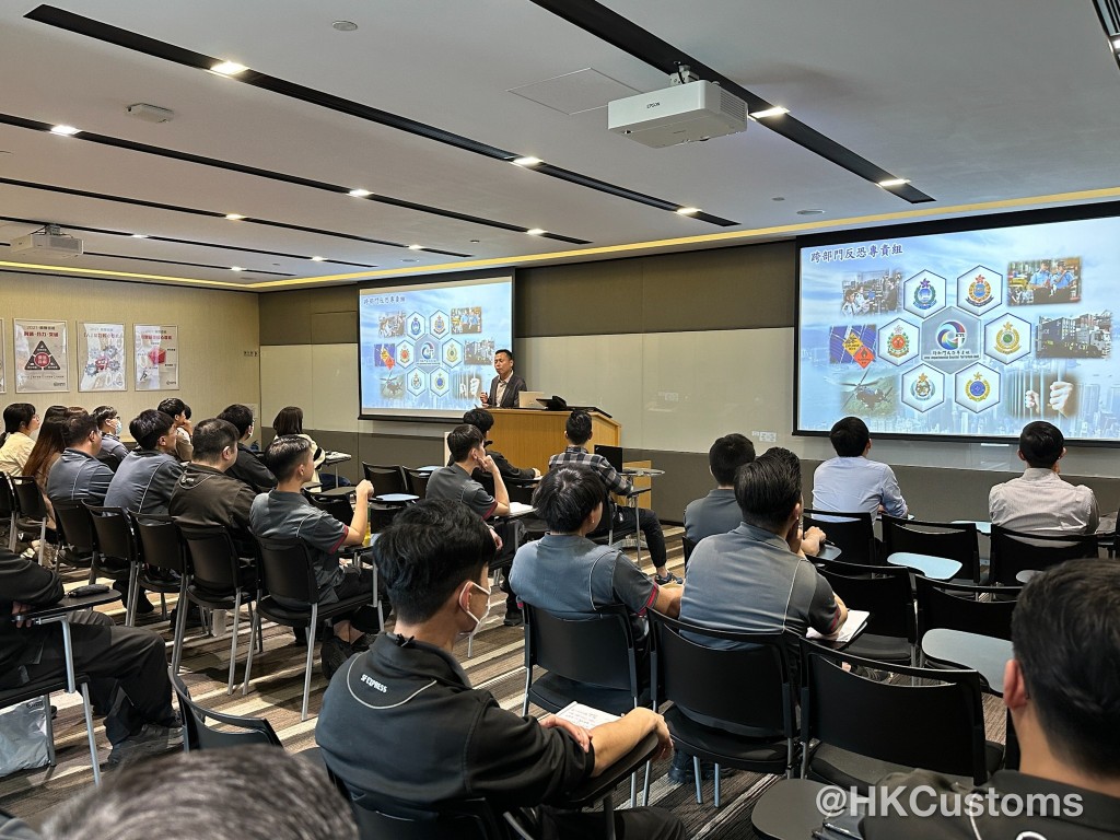 “准确预报，见疑即报”计划自 2023 年 9 月开展至今已举行多次保安教育讲座。香港海关facebook图片
