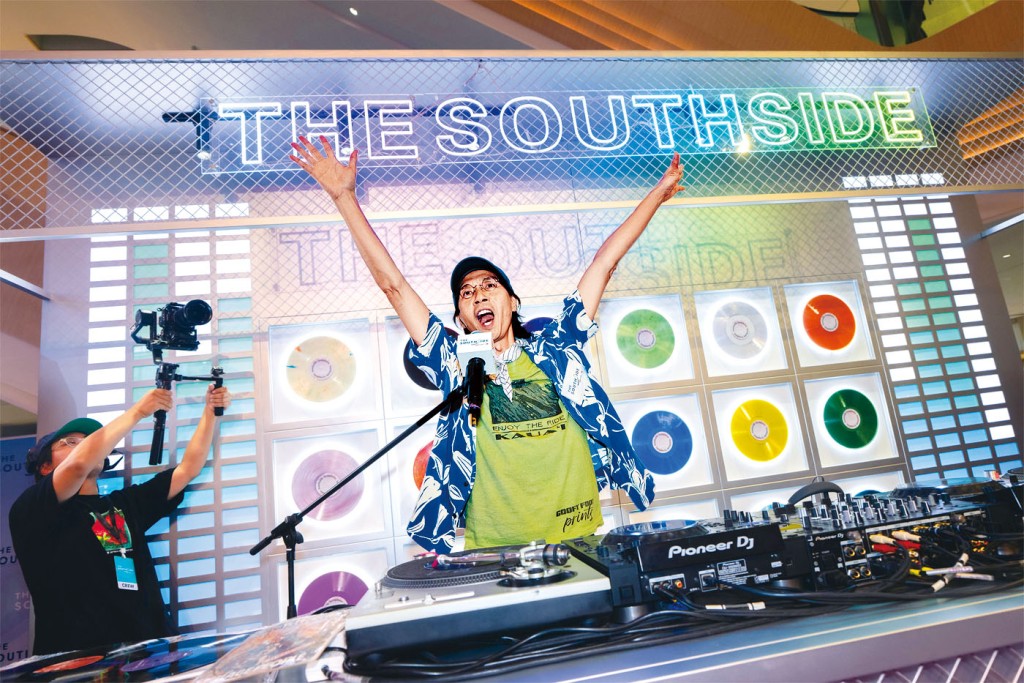 SOUTHSIDE Summer Party邀請資深DJ黃志淙博士親臨現場表演,現場氣氛熱烈。 SOUTHSIDE Summer Party邀請資深DJ黃志淙博士親臨現場表演,現場氣氛熱烈。