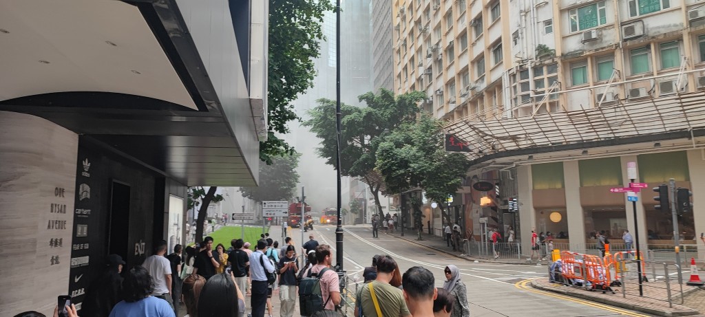 消防到場開喉灌救。網上圖片 消防到場開喉灌救。網上圖片