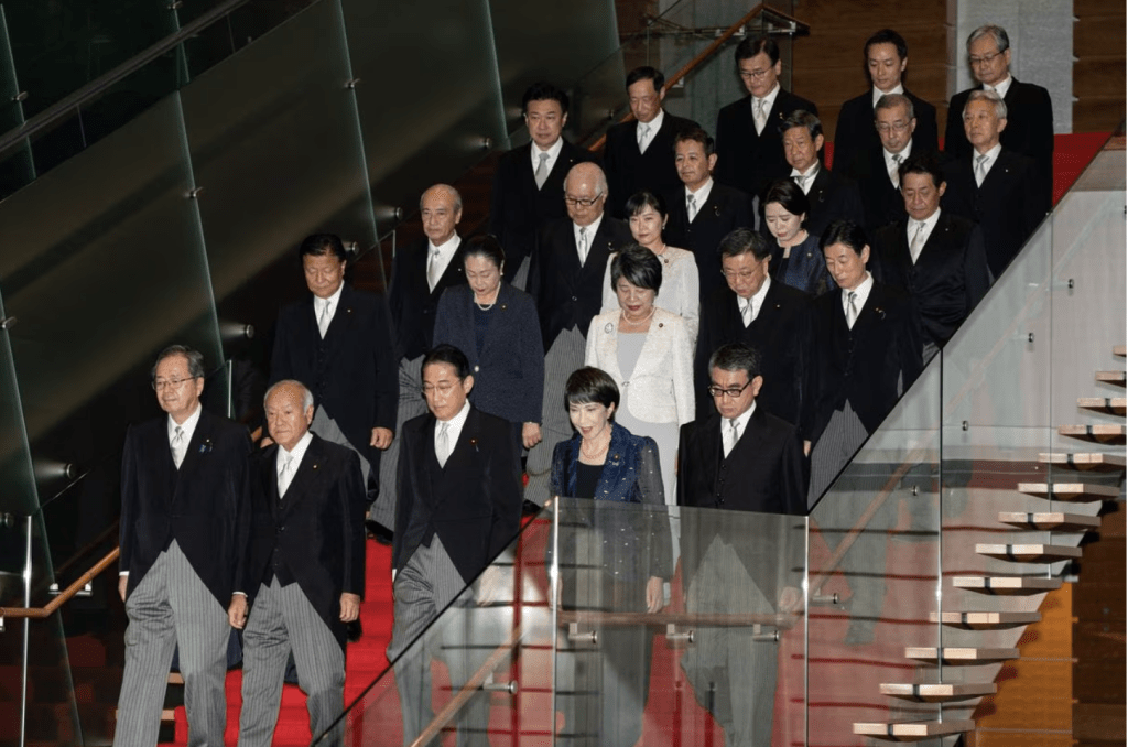 日本首相岸田文雄周三（13日）公布改组内阁名单，19名阁员中有6人续任，11人首度入阁，2人职位变动。路透社