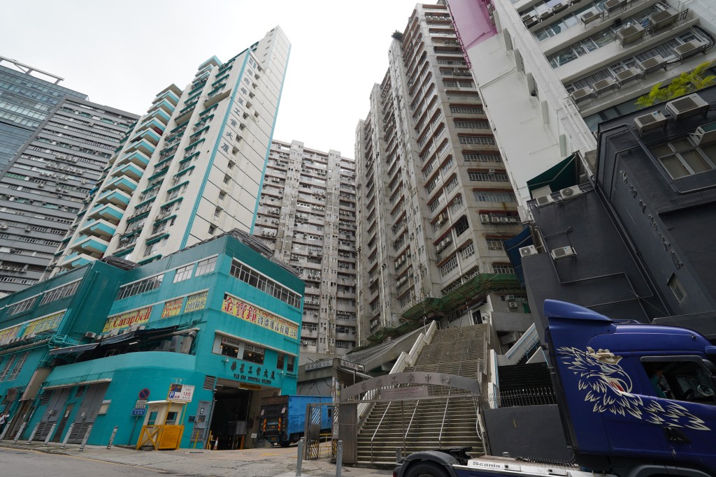 葵涌華達工業中心錄得一宗地廠成交，以4050萬連約易手。