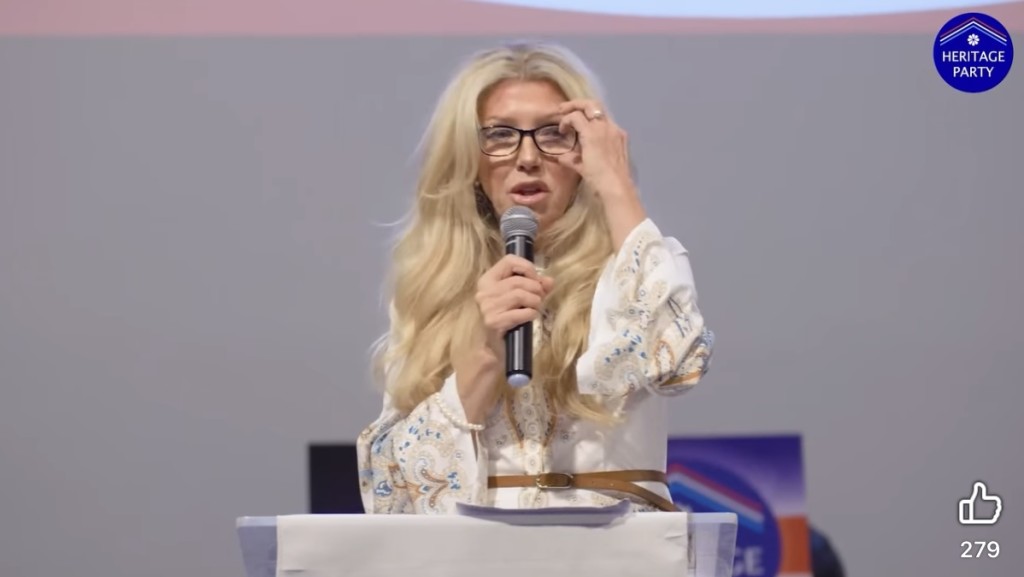 謝米拉尼的母親凱特是知名陰謀論者。 facebook / Kate Shemirani 謝米拉尼的母親凱特是知名陰謀論者。 facebook / Kate Shemirani