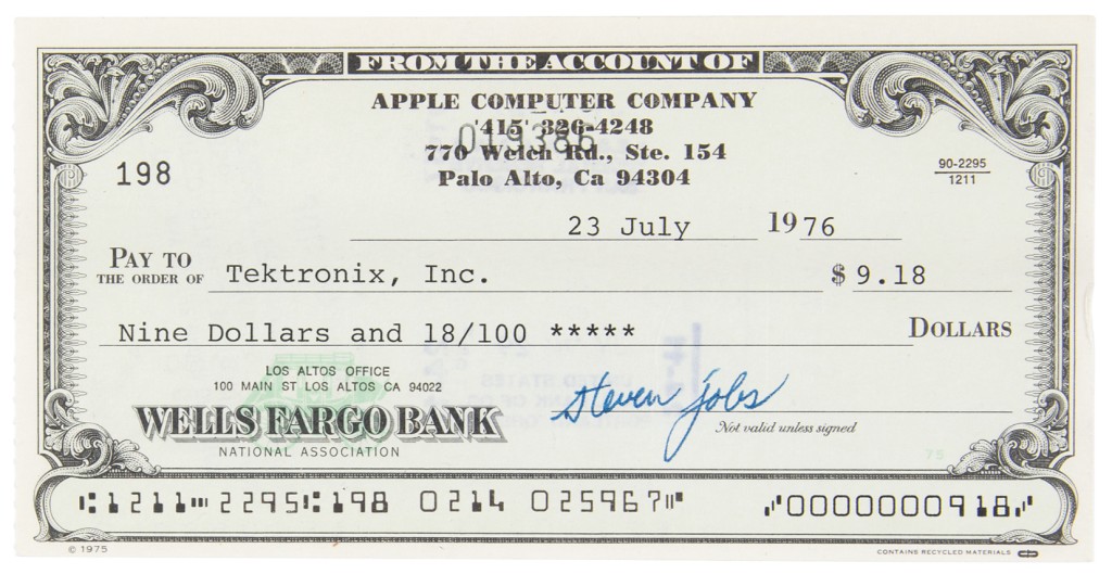 另一張喬布斯在1976年簽發的9.18美元蘋果電腦公司支票，以55,000美元（近43萬港元）成交。 RR Auction