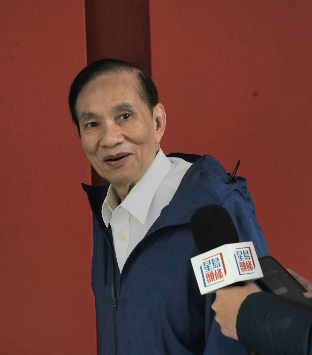 鍾先生形容院方對減免標準的說明「不清楚」,而醫院職員僅提供電話號碼讓他自行致電詢問,令他感到無奈。 鍾先生形容院方對減免標準的說明「不清楚」,而醫院職員僅提供電話號碼讓他自行致電詢問,令他感到無奈。