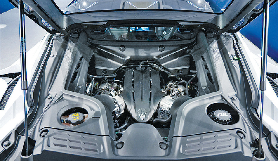 ■3.0 V6雙Turbo引擎輸出74.4kgm扭力。 ■3.0 V6雙Turbo引擎輸出74.4kgm扭力。