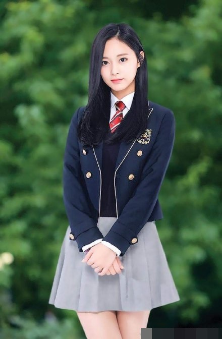 二人的畢業照亦在網上曝光。網圖