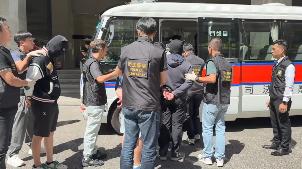 粵港澳三地警方共拘捕18人,其中3人為香港居民。司警教室fb片段截圖 粵港澳三地警方共拘捕18人,其中3人為香港居民。司警教室fb片段截圖