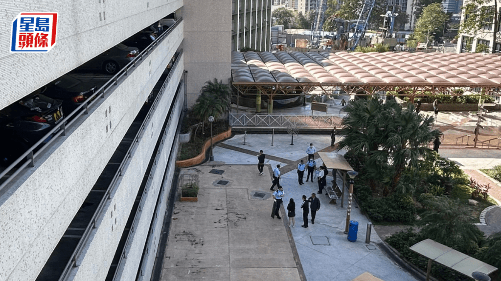 男子由停車場頂樓墮下，經送院後不治。蔡楚輝攝