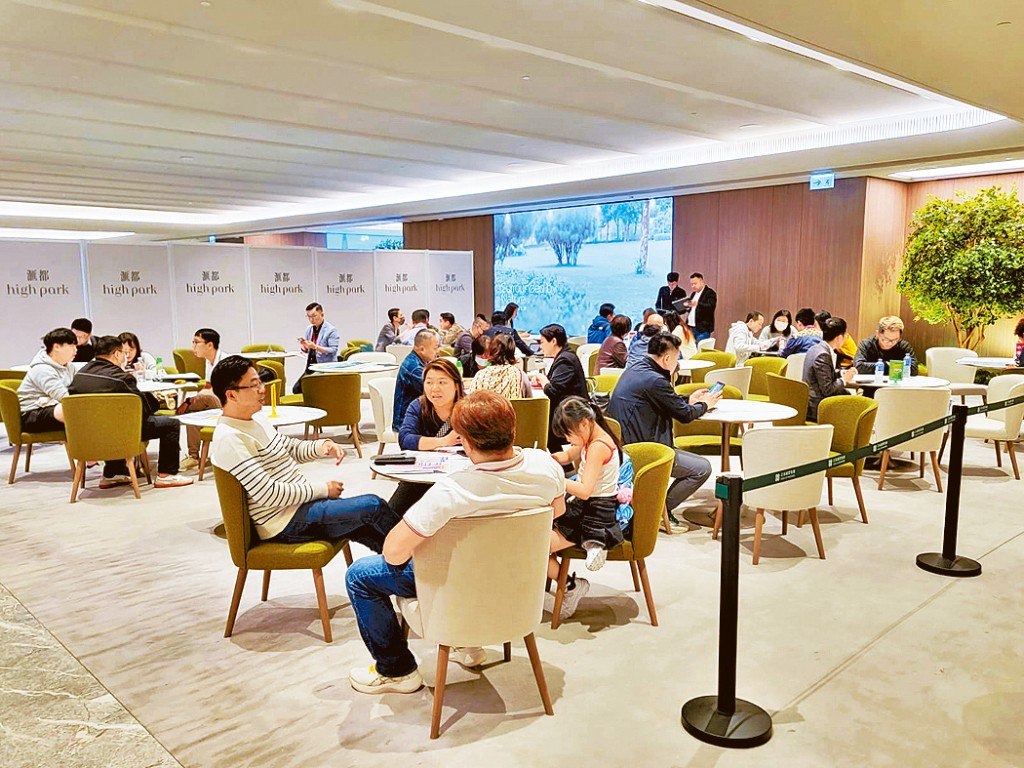 汇都过去周末亦有不俗的参观人流，并售出约27伙。