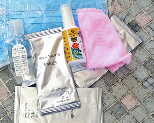 如在戶外需同時使用防曬產品和驅蚊產品,應先用防曬產品。資料圖片