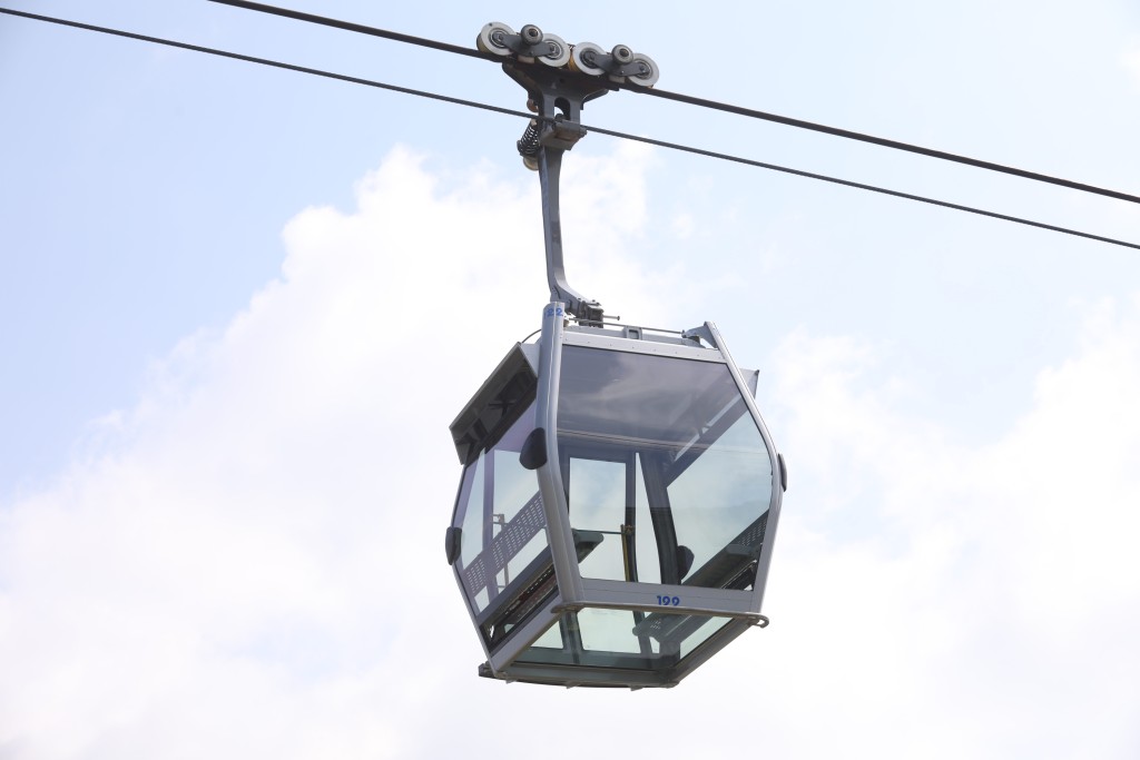 昂坪360全景纜車Crystal+ 於2022年12月10日耀目登場。