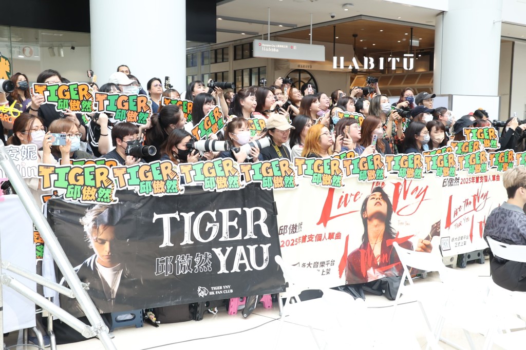 Tiger fans好早嚟霸位。 Tiger fans好早嚟霸位。