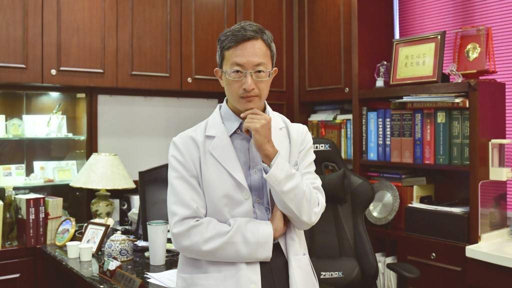 林哲玄認為事件中副顧問醫生有責任「由頭到尾看一看」。資料圖片 林哲玄認為事件中副顧問醫生有責任「由頭到尾看一看」。資料圖片