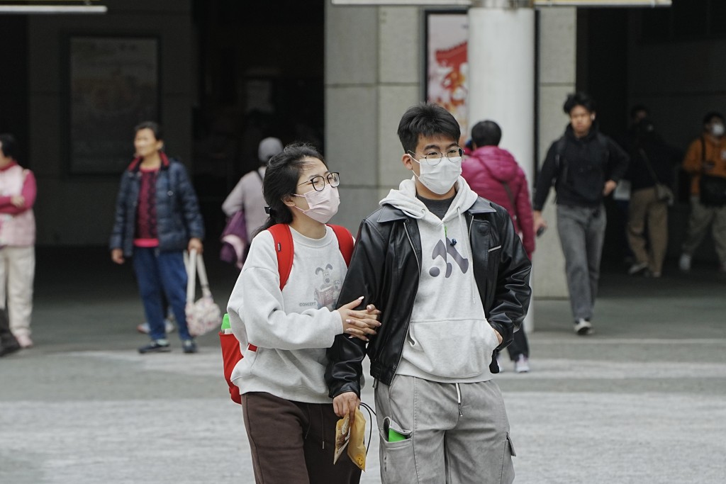 本港今早（18日）天氣清涼，大部分地區氣溫降至15°C左右。資料圖片