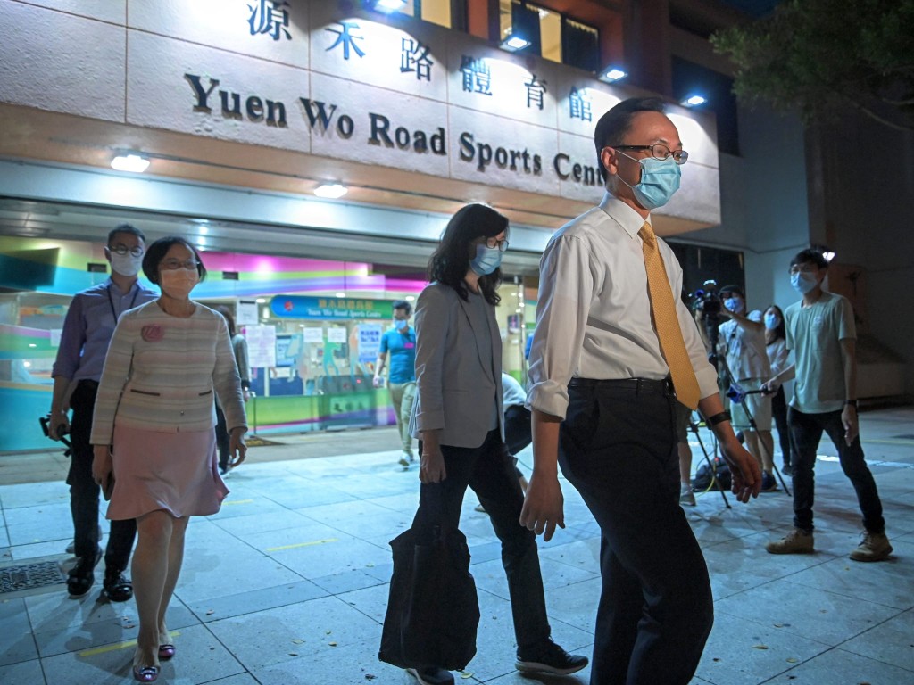 陳肇始及聶德權到場視察。