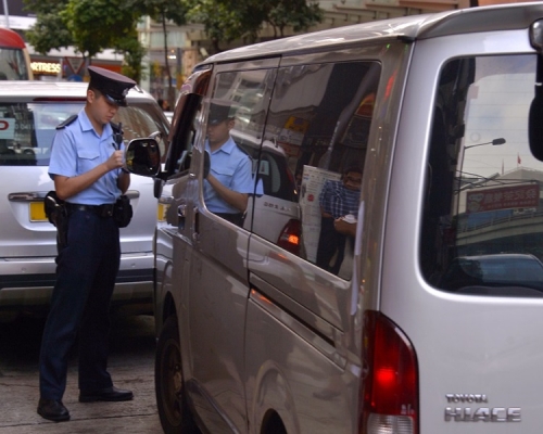 警方明日起連續四天會加強票控貨車違例。