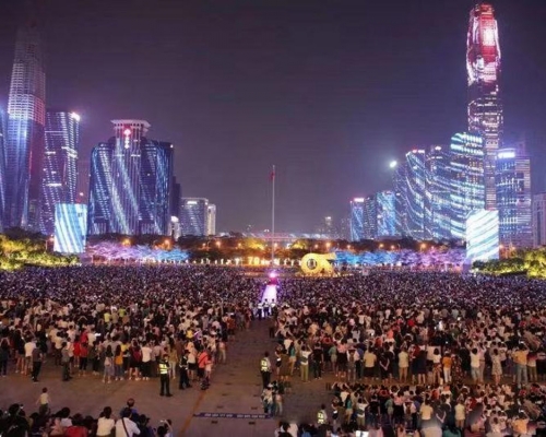 国庆期间深圳大型灯光表演宣布暂停。网图
