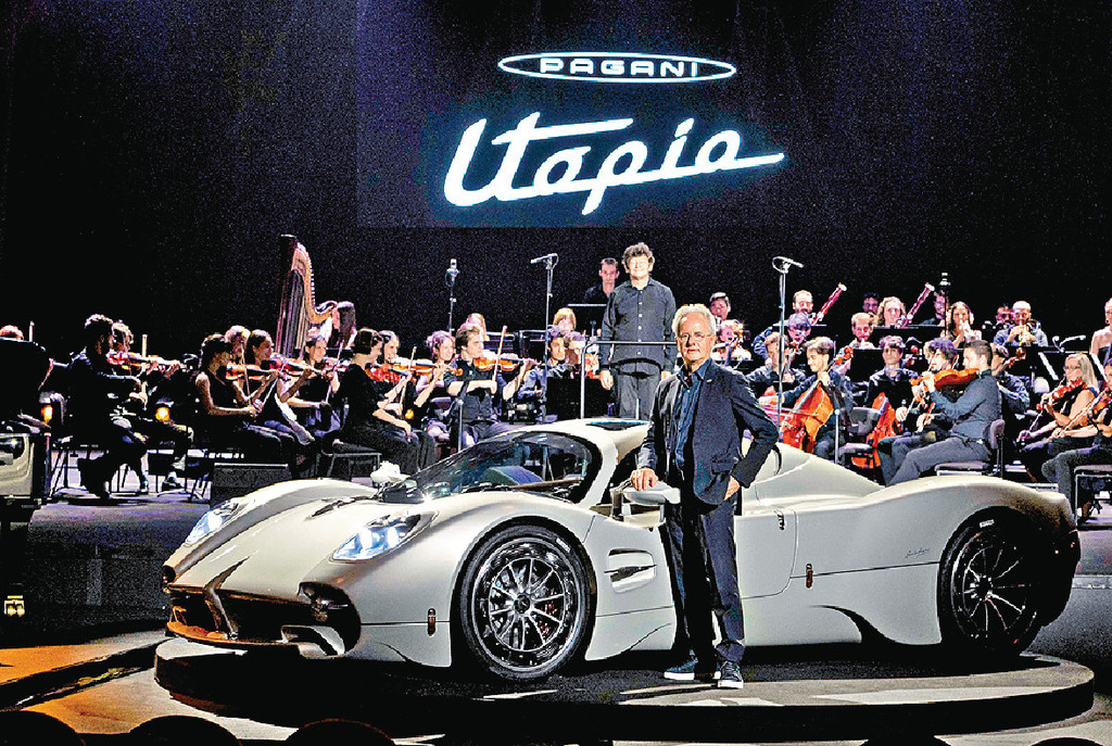 ■新車在米蘭歌劇院發表，圖為創辦人Horacio Pagani。
