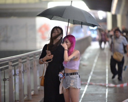 熱帶氣旋韋帕逐漸遠離香港。