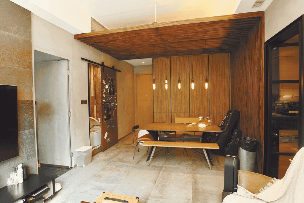 廳堂採長形開則，以木系作裝潢主調。 