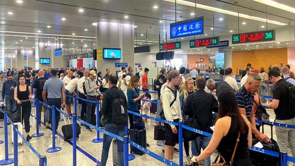 中国本月起对欧亚6国提供免签证入境。新华社