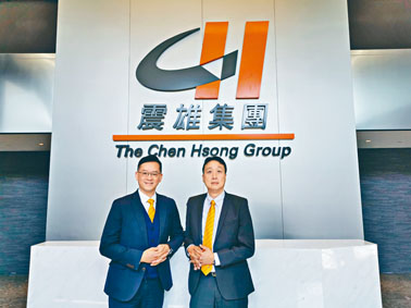 震雄集團為開源節流作出改革，今年起成立採購委員會，統一所有生產基地的採購及供應鏈事項，同時亦推出激勵計畫。負責統籌的震雄執行董事鍾效良期望，可藉此舉改善該公司的毛利率，並讓員工成為「小老闆」，提升盈利能力。