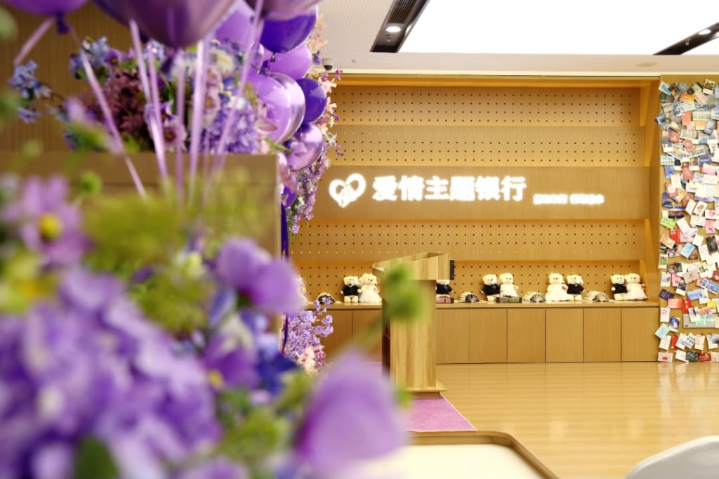 天津近日啟用內地首個設於銀行網點內的婚姻登記點。央視