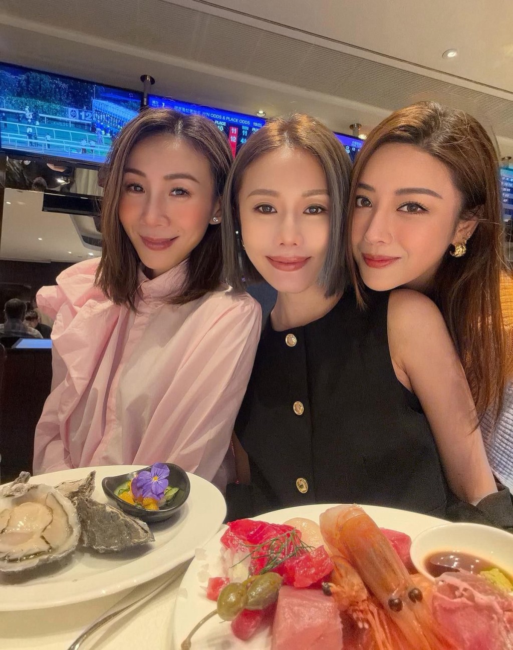 區文詩在馬會餐廳享受高級日式料理。